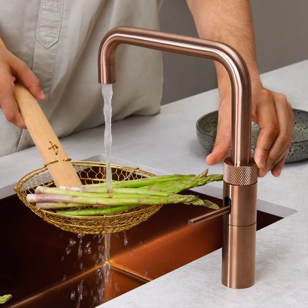 Contemporary square spout kitchen tap