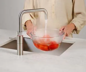Quooker tap used for peeling tomatoes